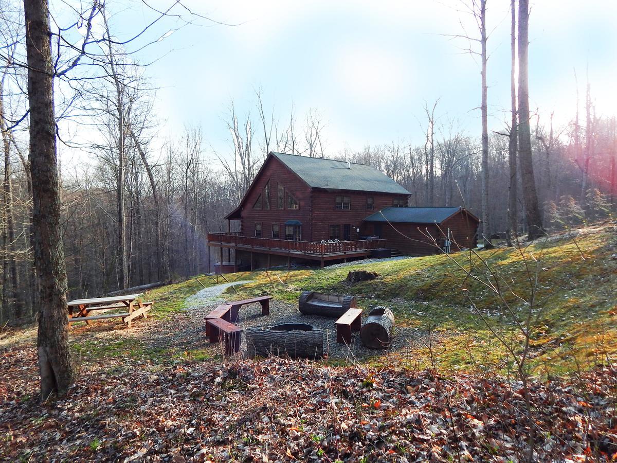 Big Pine Lodge In Hocking Hills Logan Exterior foto